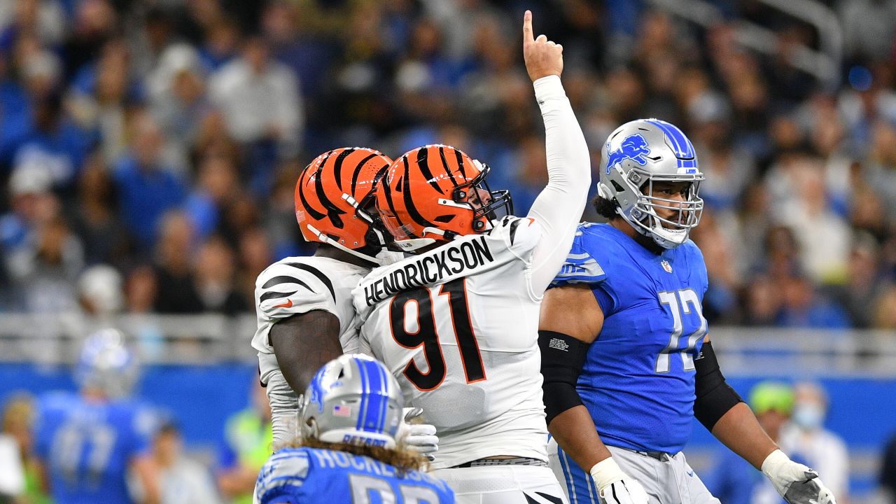 Joe Burrow throws 3 TDs as Bengals rout winless Lions 34-11 - The