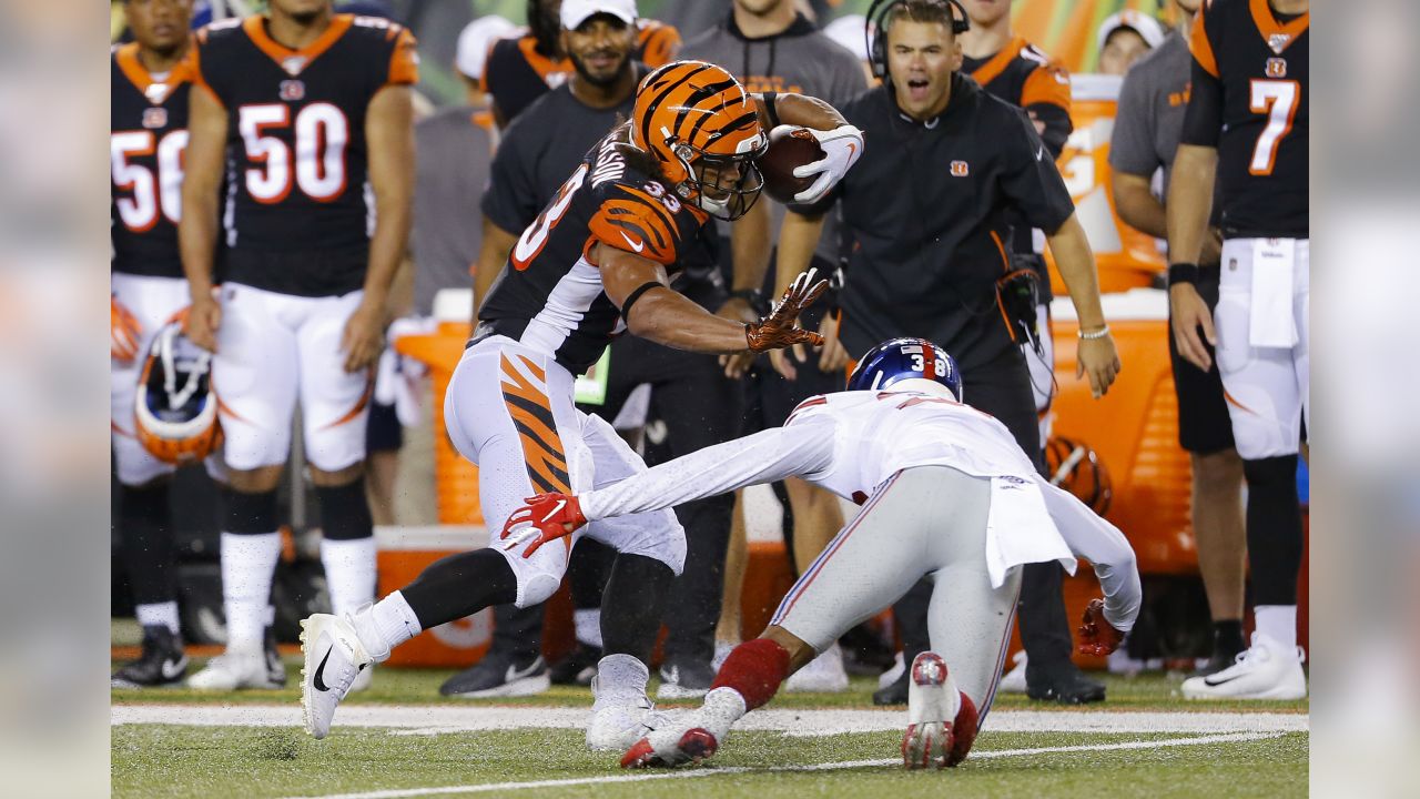 Bengals tight end TYLER EIFERT races down the sideline