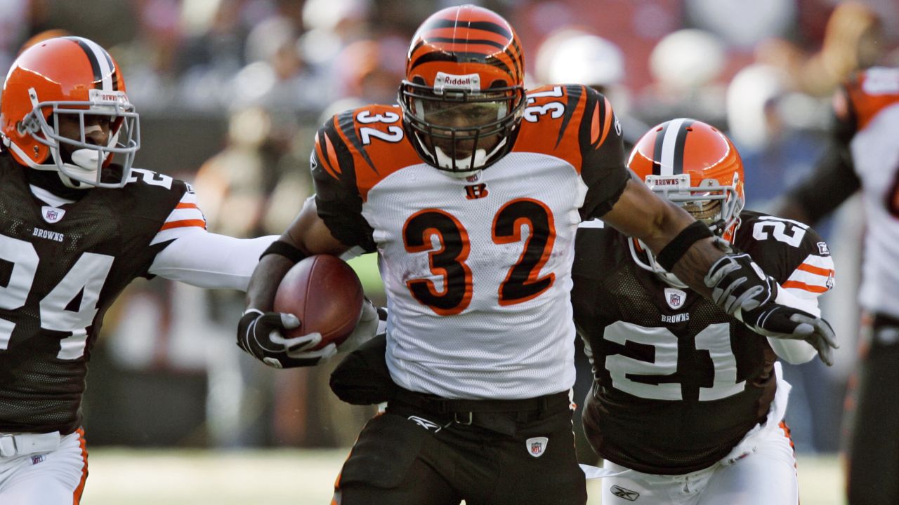 Cincinnati Bengals guard D'Ante Smith (70) looks to make a block during an  NFL football game against the Cleveland Browns, Sunday, Jan. 9, 2022, in  Cleveland. (AP Photo/Kirk Irwin Stock Photo - Alamy