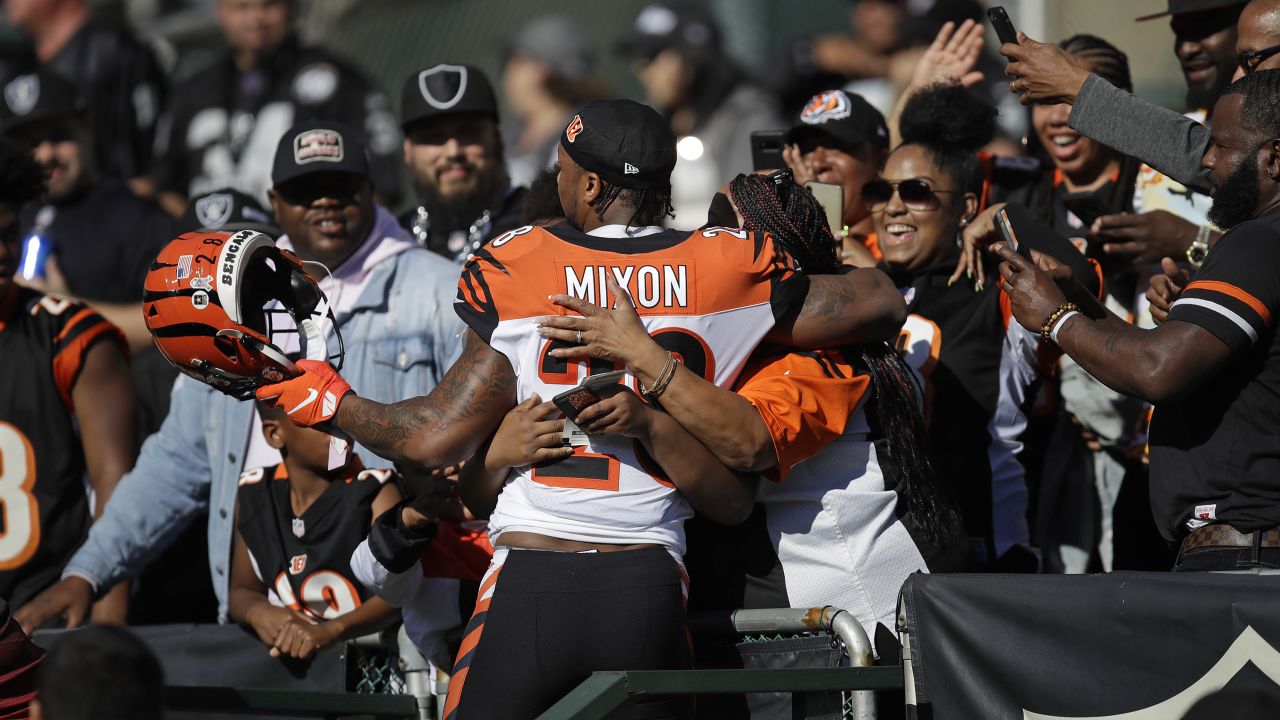 The Bengals signed HB Joe Mixon to a four-year contract extension through  the 2024 season.