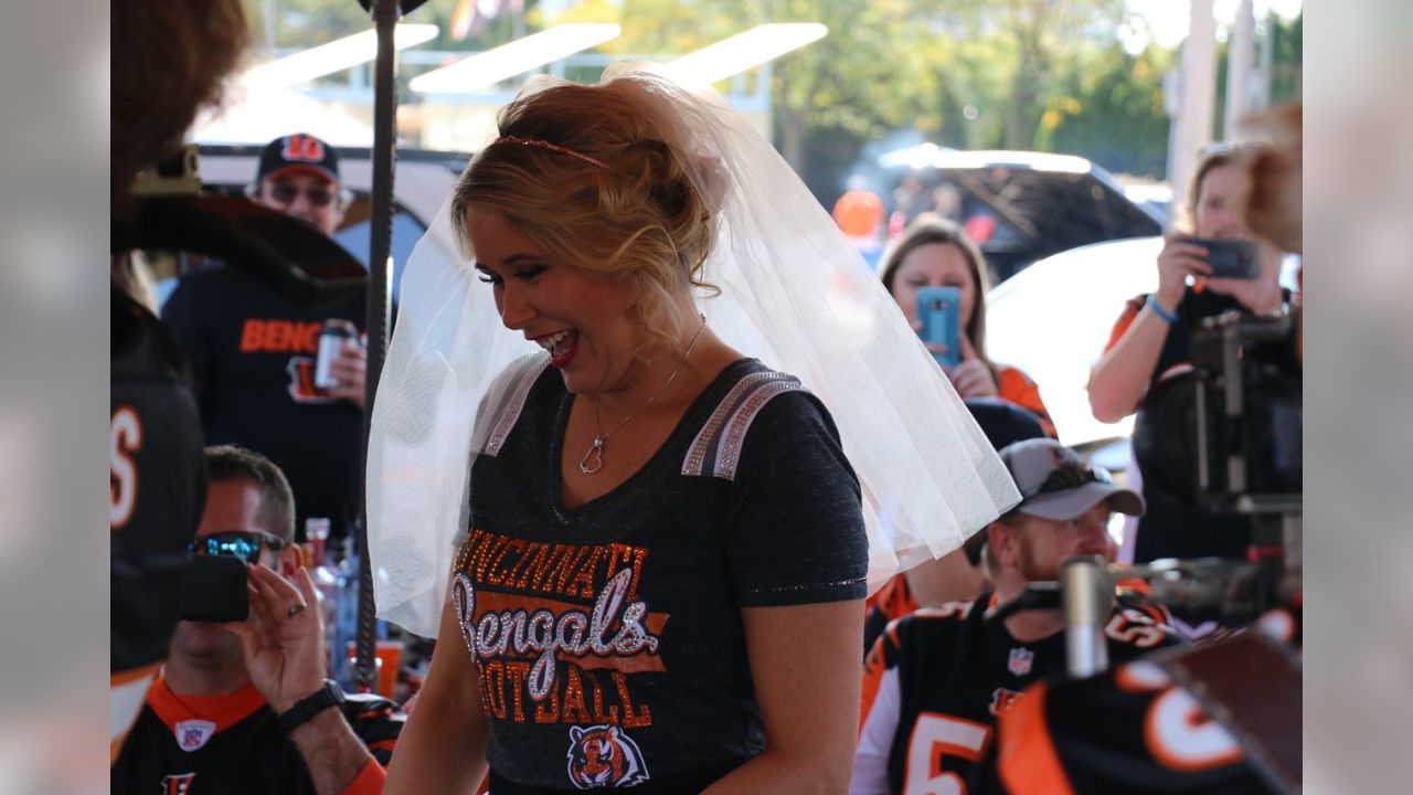 Bengals Fans Marry at Tailgate Ceremony