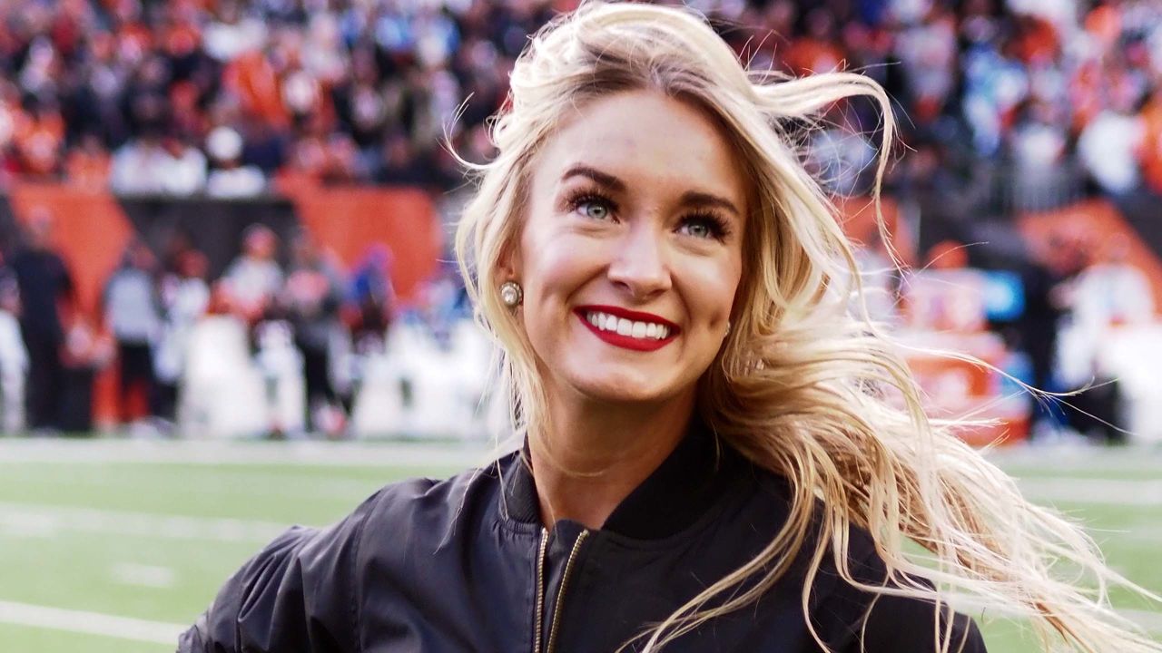 NFL Cheer: Ben-Gals - The Blonde Side