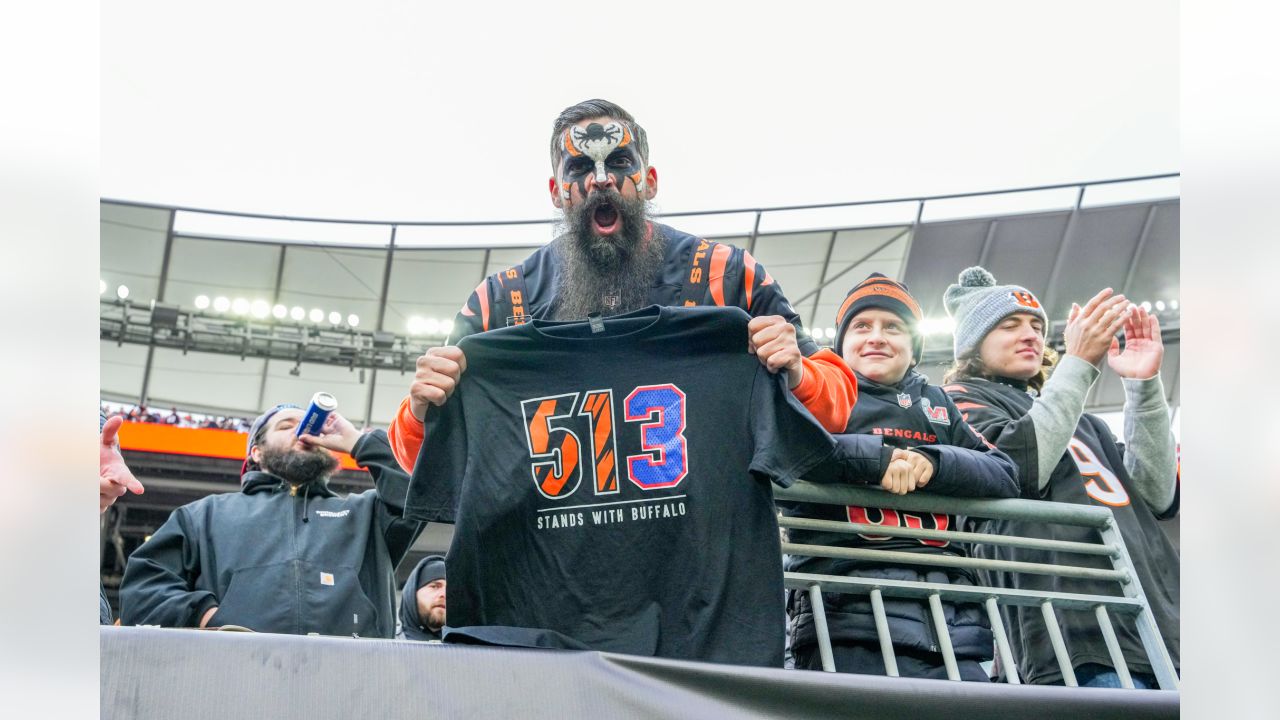 Damar Hamlin visits Bills locker room at halftime of Bengals game