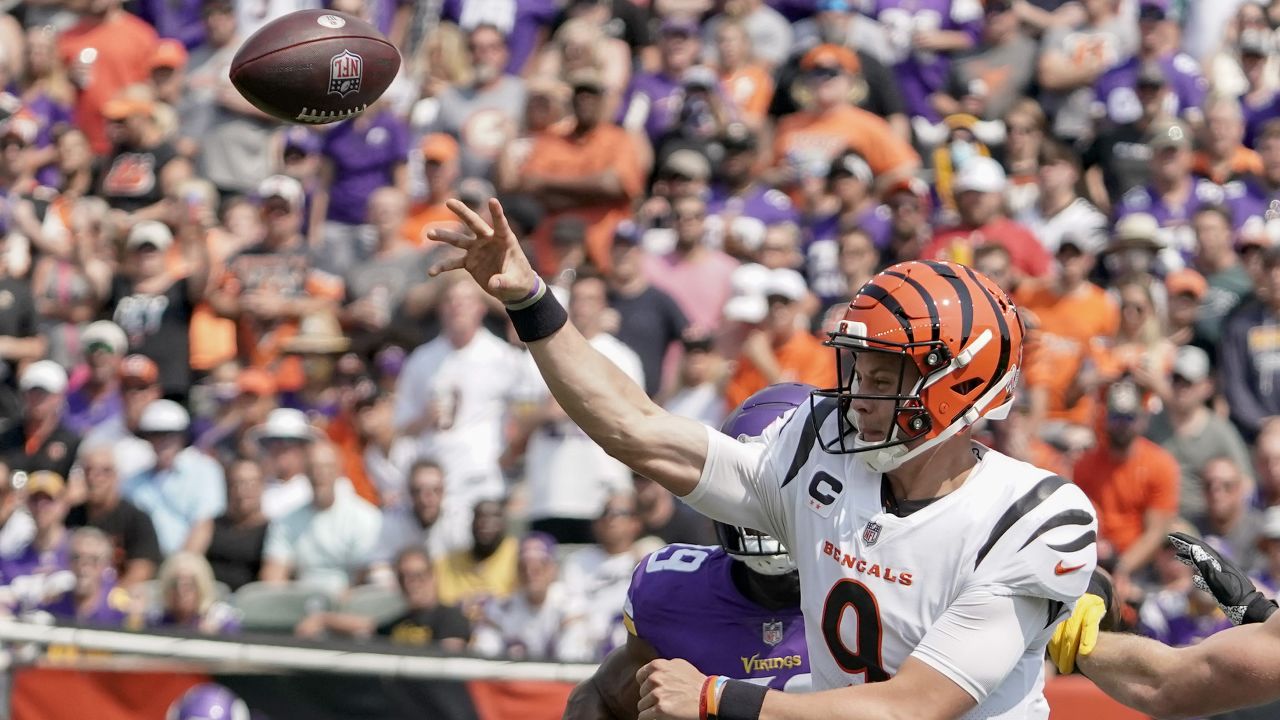 Maryland, USA. 20th Aug, 2021. August 20, 2021: Cincinnati Bengals wide  receiver Ja'Marr Chase (1) warms up before the NFL preseason game between  the Cincinnati Bengals and the Washington Football Team at