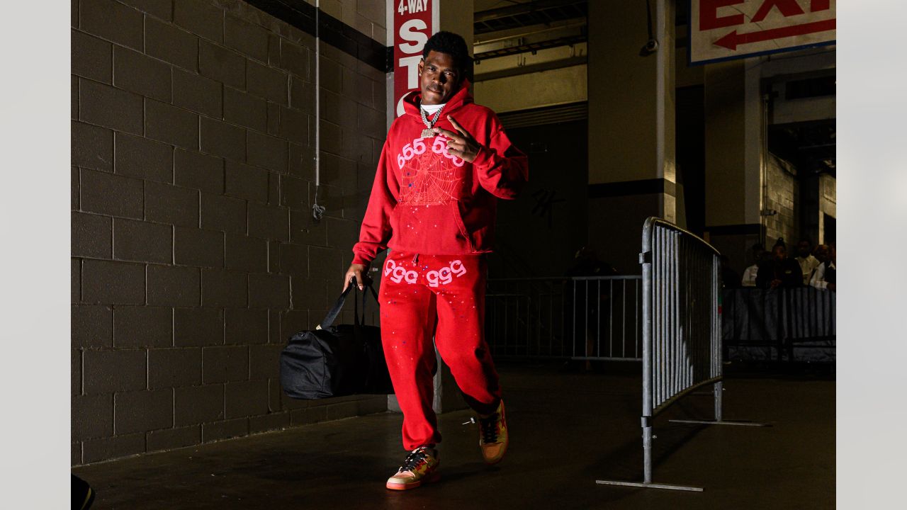 Sports Illustrated on X: Joe Burrow (@JoeyB) showed up wearing Ja'Marr  Chase's National Championship jersey in his return to NOLA 