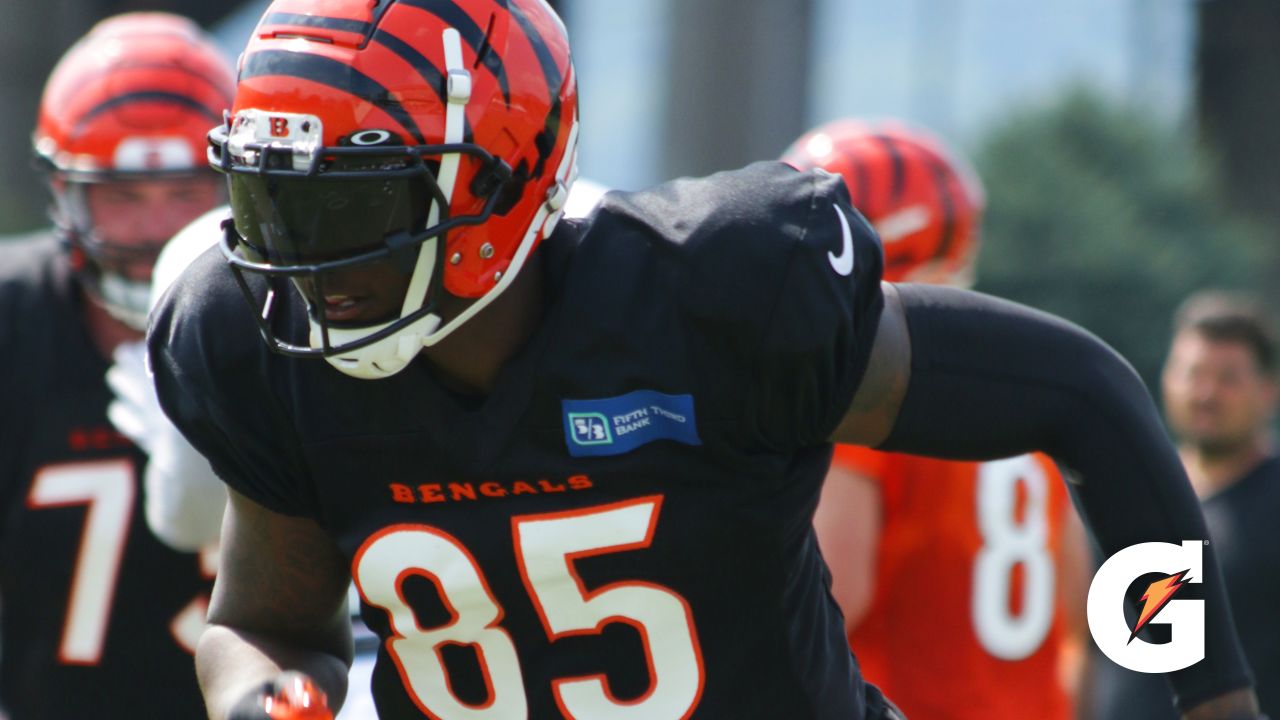 Chidobe Awuzie arrives for Bengals wearing his mission across his