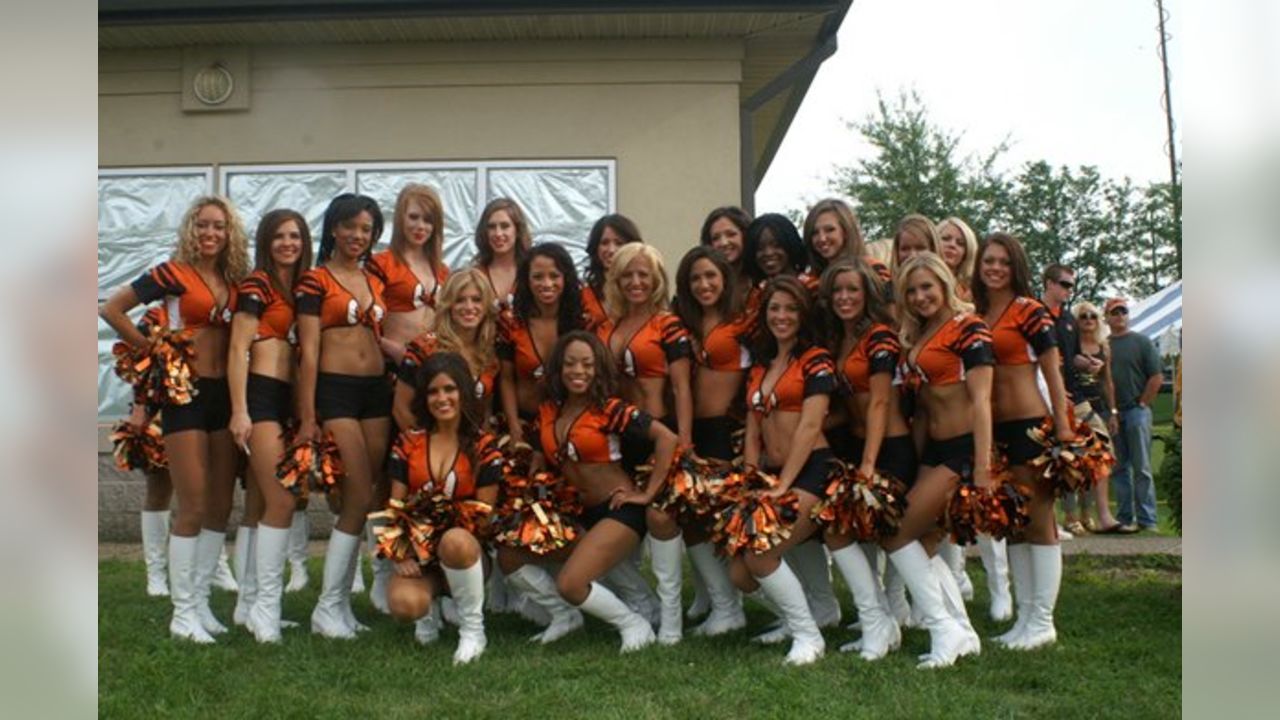 2,009 Bengals Cheerleader Stock Photos, High-Res Pictures, and