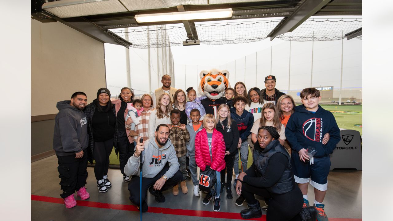 Bengals safety Bates shares story on why supporting single moms is  important to him