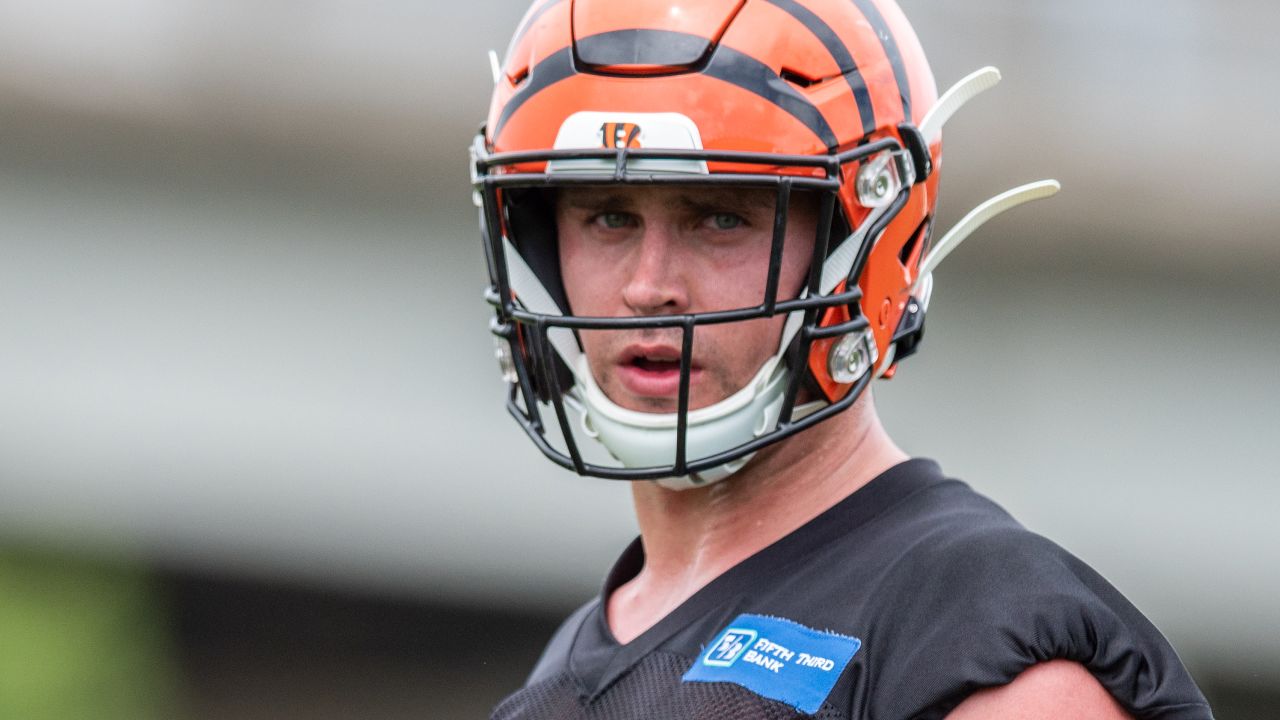 Bengals give DE Sam Hubbard 4-year contract extension