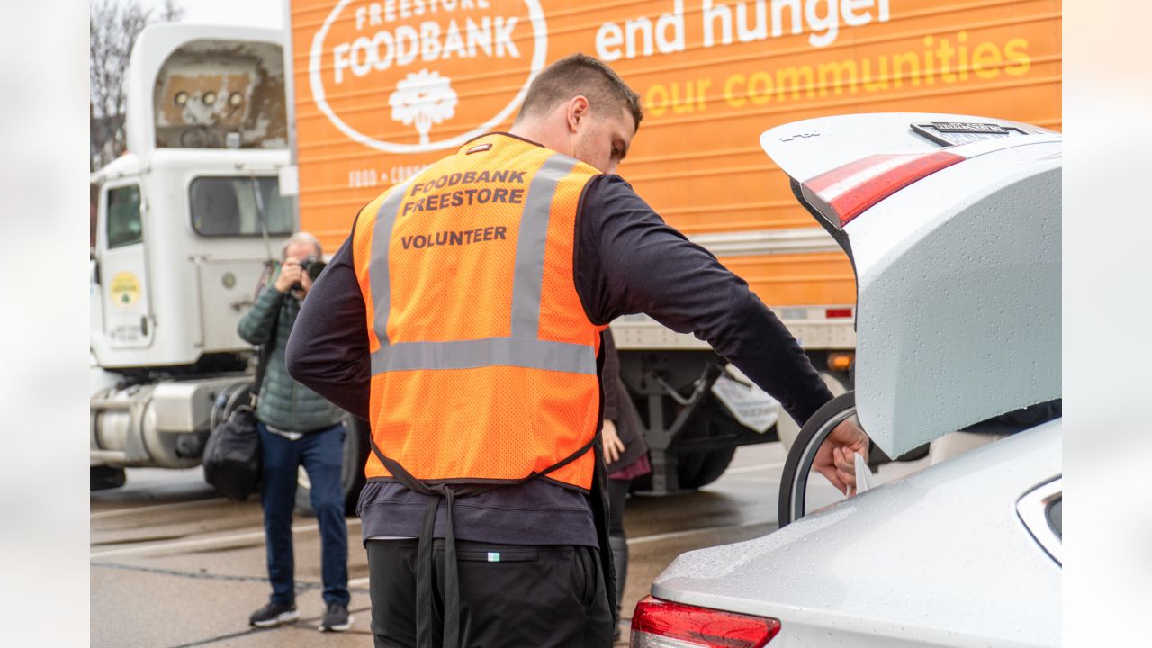 Sam Hubbard Ohio Fed  Sam Hubbard Foundation Freestore Foodbank T