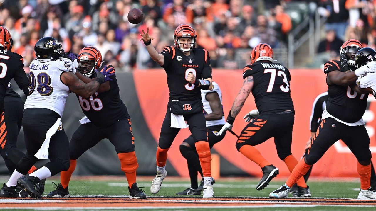 Cincinnati Bengals players huddle during an NFL football game against the  Baltimore Ravens, Sunday, Jan. 8, 2023, in Cincinnati. (AP Photo/Jeff Dean  Stock Photo - Alamy