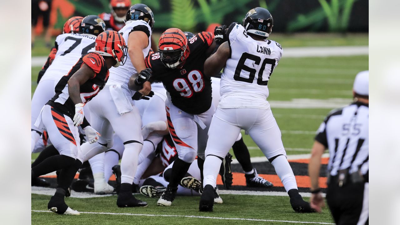 Bengals celebrate first win of the season 33-25 against Jaguars