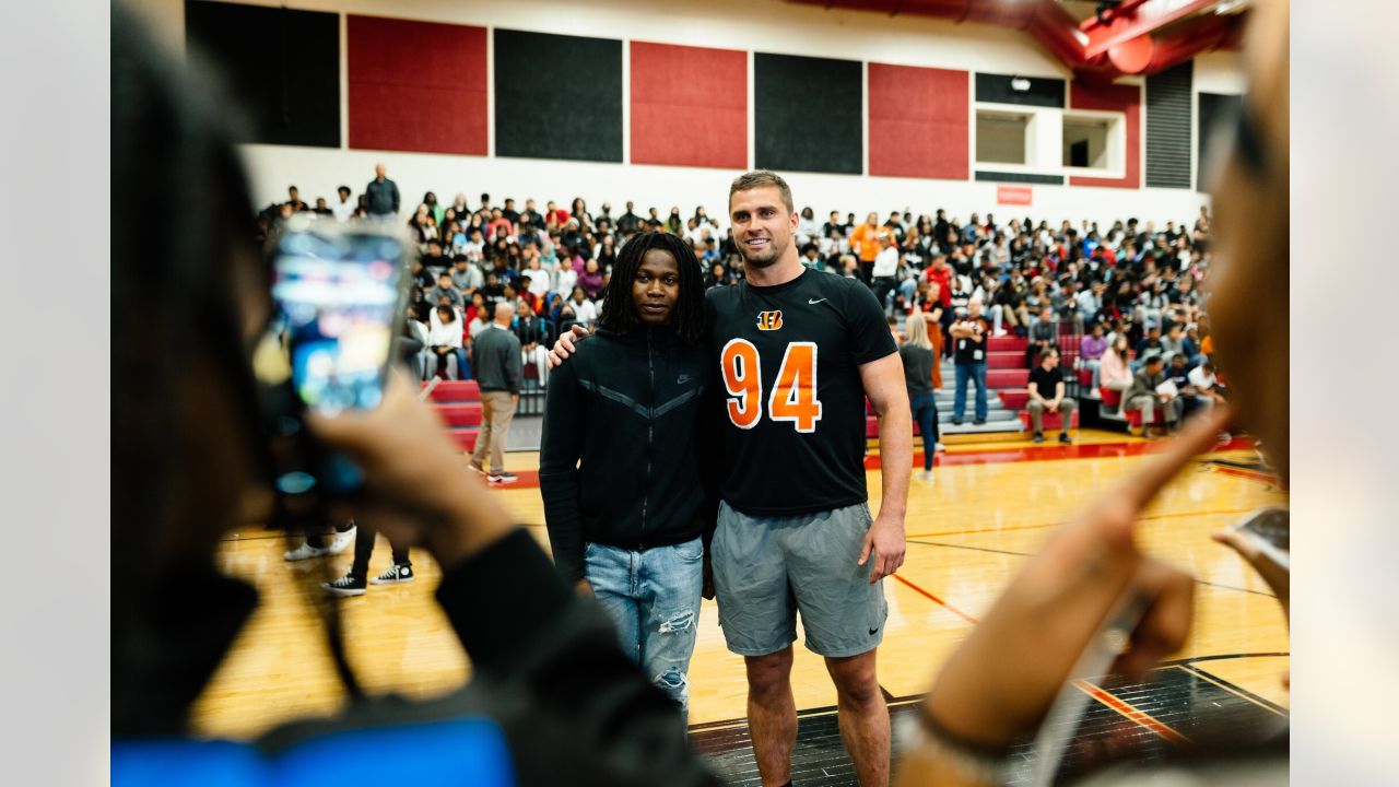 Cincinnati Bengals' Sam Hubbard Launches 'Hubbard's Cupboards' Charity  Initiative in Mt. Healthy Schools, Culture, Cincinnati