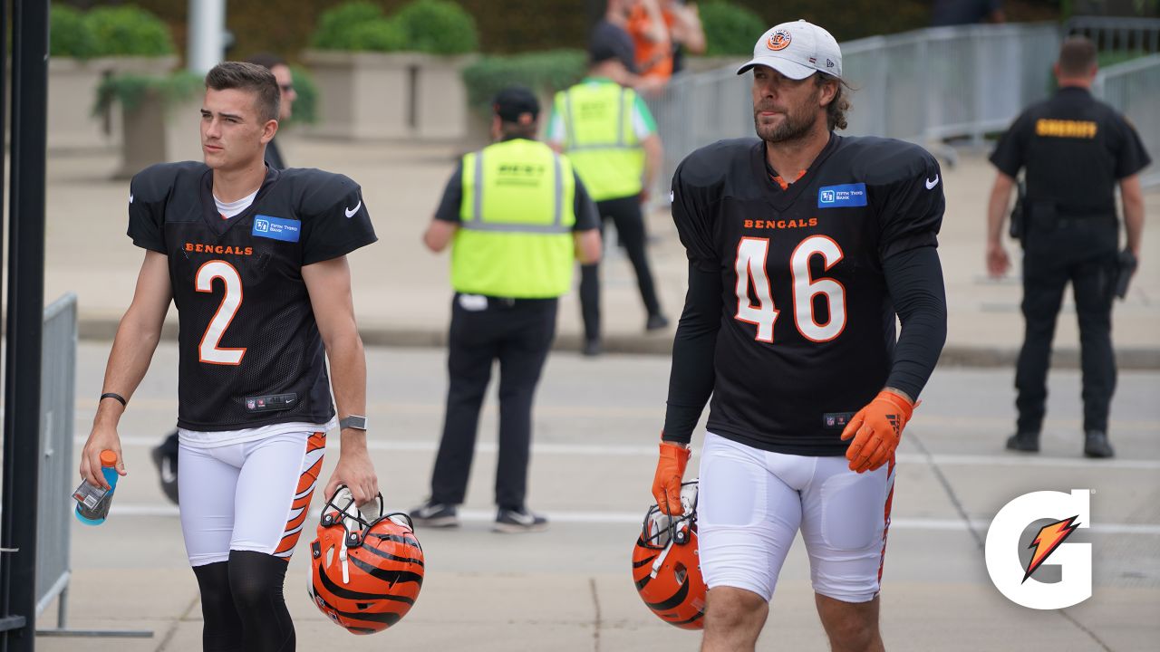 Chidobe Awuzie arrives for Bengals wearing his mission across his