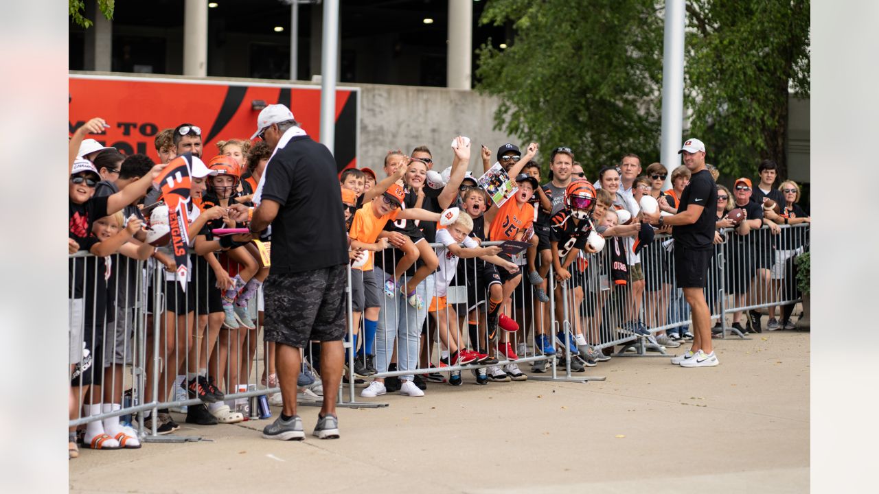 Bengals' Anthony Muñoz to sign autographs ahead of AFC Championship game