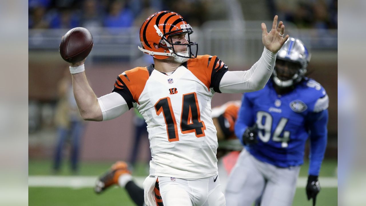 Bengals tight end TYLER EIFERT races down the sideline - Gold