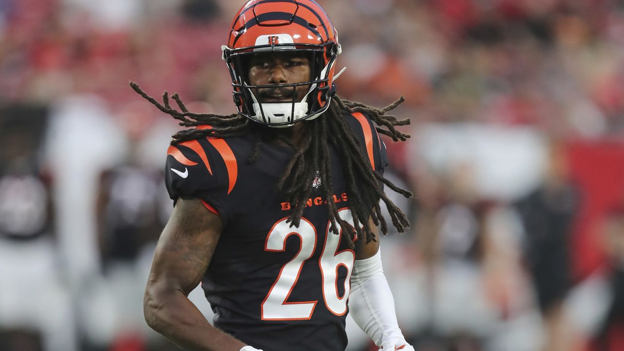 Cincinnati Bengals cornerback Jalen Davis (35) lines up against the Tampa  Bay Buccaneers in a pre-season NFL football game, Saturday, Aug. 14, 2021  in Tampa, Fla. (AP Photo/Alex Menendez Stock Photo - Alamy