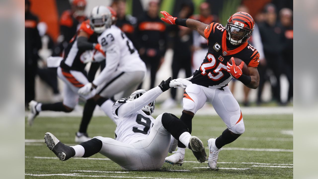 Mixon's Big Day Lifts Bengals Past Raiders, 30-16