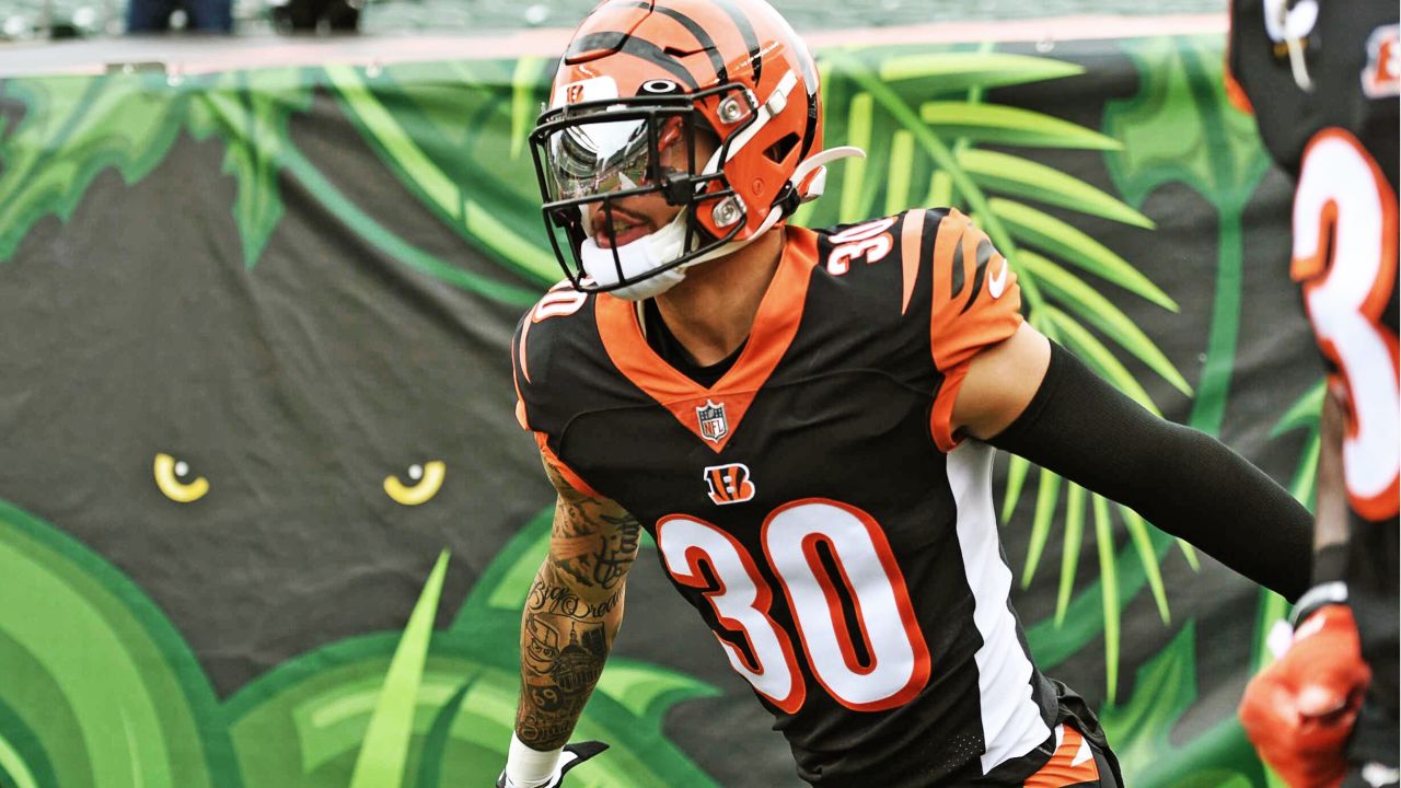 Cincinnati Bengals free safety Ricardo Allen (37) runs for the play during  an NFL football game against the Baltimore Ravens, Sunday, Dec. 26, 2021,  in Cincinnati. (AP Photo/Emilee Chinn Stock Photo - Alamy