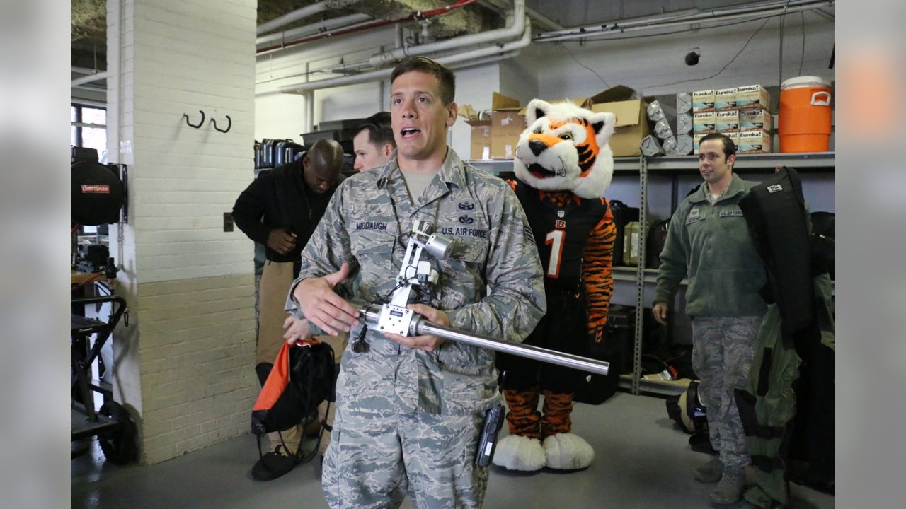 Cincinnati Bengals rookies visit WPAFB > Wright-Patterson AFB > Article  Display