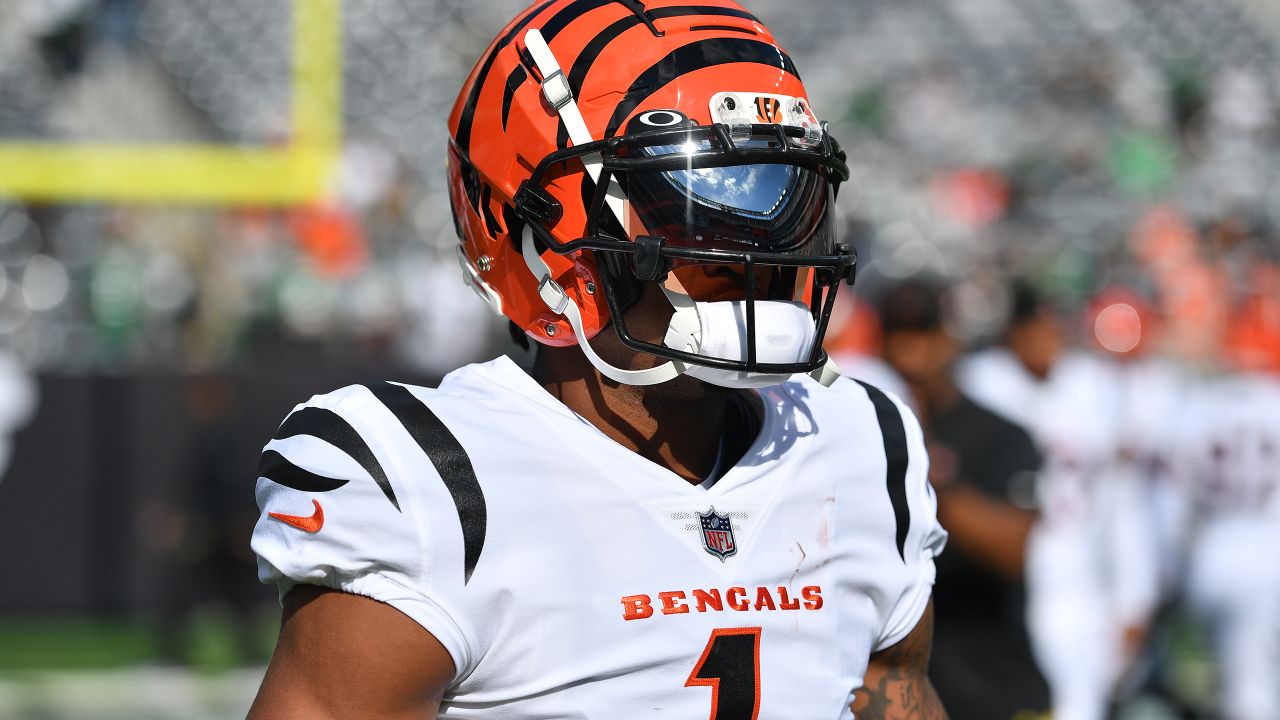 East Rutherford, New Jersey, USA. 26th Sep, 2022. Cincinnati Bengals  defensive end Trey Hendrickson (91) during warm-up prior to kickoff against  the New York Jets during a NFL game at MetLife Stadium