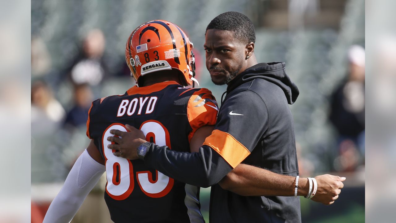 Lamar Jackson throws for 3 TDs as Ravens rout Bengals 49-13