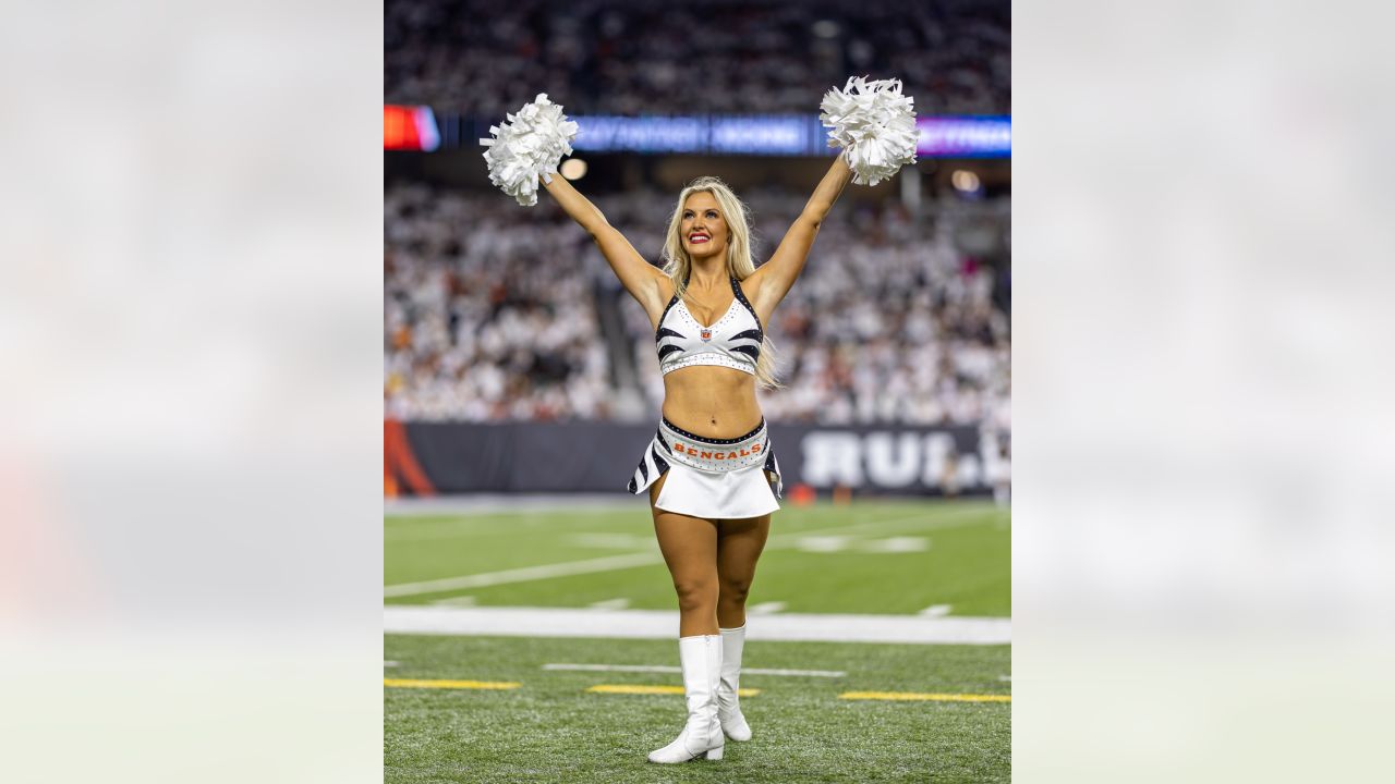 PHOTOS: NFL Cheerleaders Sept. 25