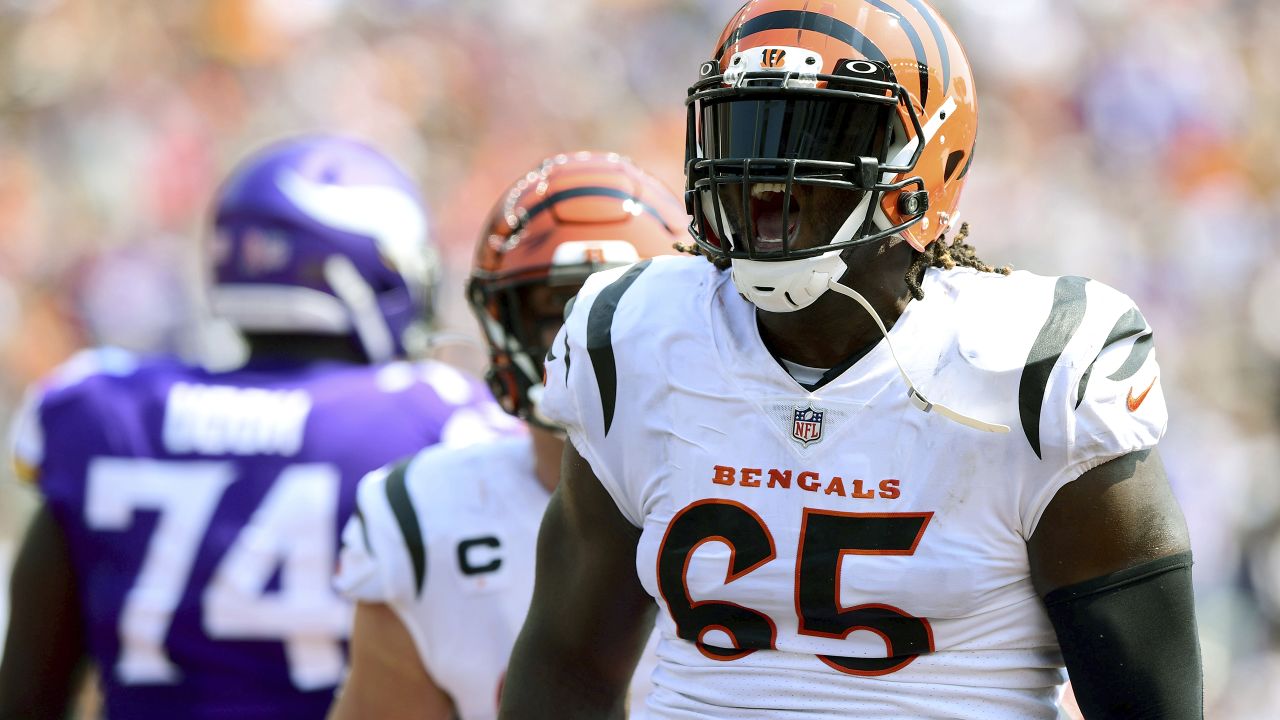 Minnesota Vikings defensive back Bashaud Breeland (21) leaves the field  after being defeated by the Cincinnati Bengals Sunday, Sept. 12, 2021, in  Cincinnati. (AP Photo/Jeff Dean Stock Photo - Alamy