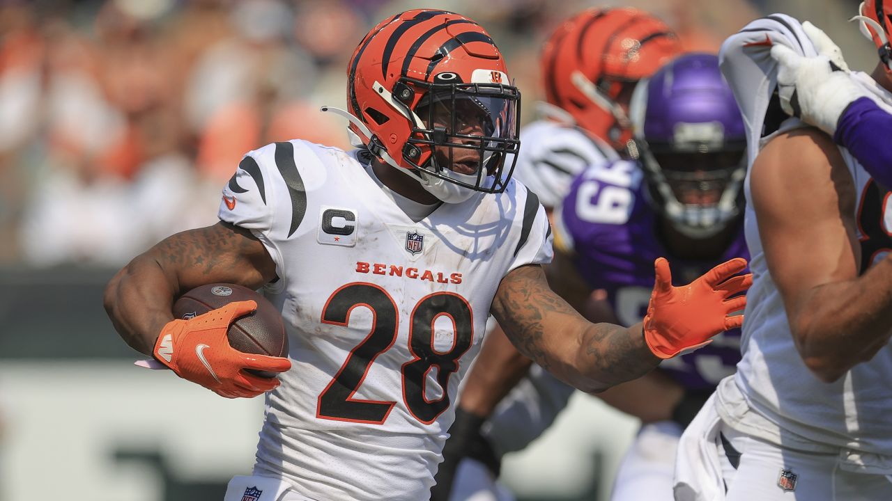 Maryland, USA. 20th Aug, 2021. August 20, 2021: Cincinnati Bengals wide  receiver Ja'Marr Chase (1) warms up before the NFL preseason game between  the Cincinnati Bengals and the Washington Football Team at