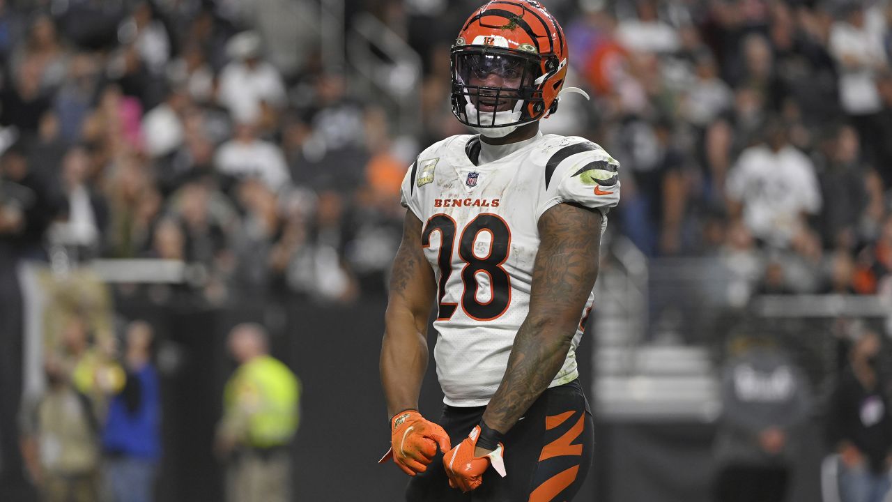 Cincinnati Bengals defeat the Las Vegas Raiders 32-13 behind Joe Mixon's  two touchdowns