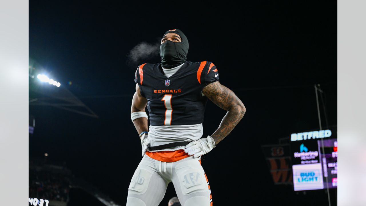 Saturday January 15, 2022: Cincinnati Bengals wide receiver Ja'Marr Chase  (1) warms up before the start of the NFL AFC Wildcard Playoff game between  the Las Vegas Raiders and the Cincinnati Bengals