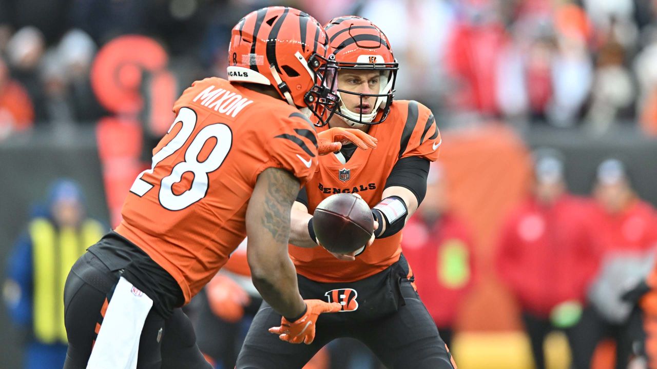 Bengals rally past Chiefs 34-31, clinch AFC North title