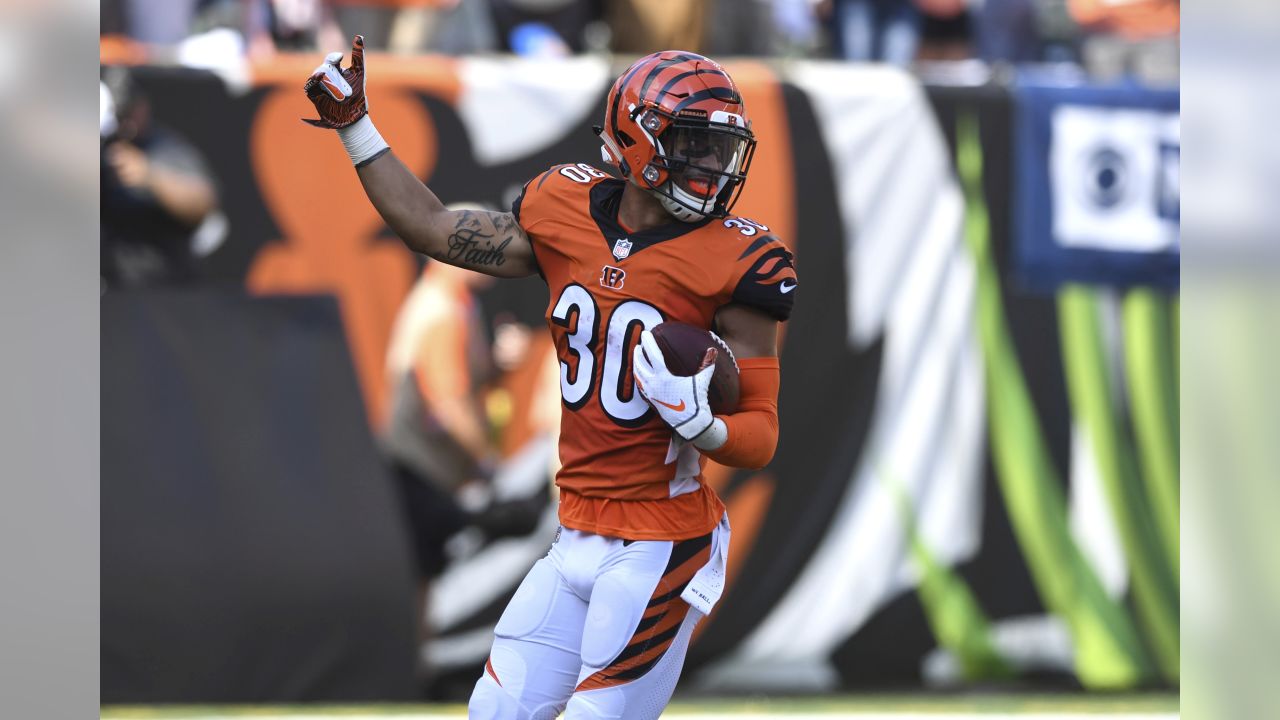 Two Defensive TDs Give Bengals Wild 27-17 Comeback Win