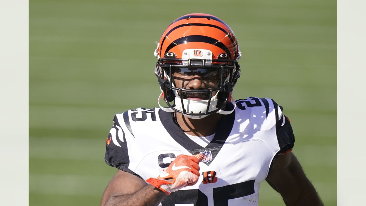 Bengals Line Up Titans To Take 17-7 Half-Time Lead