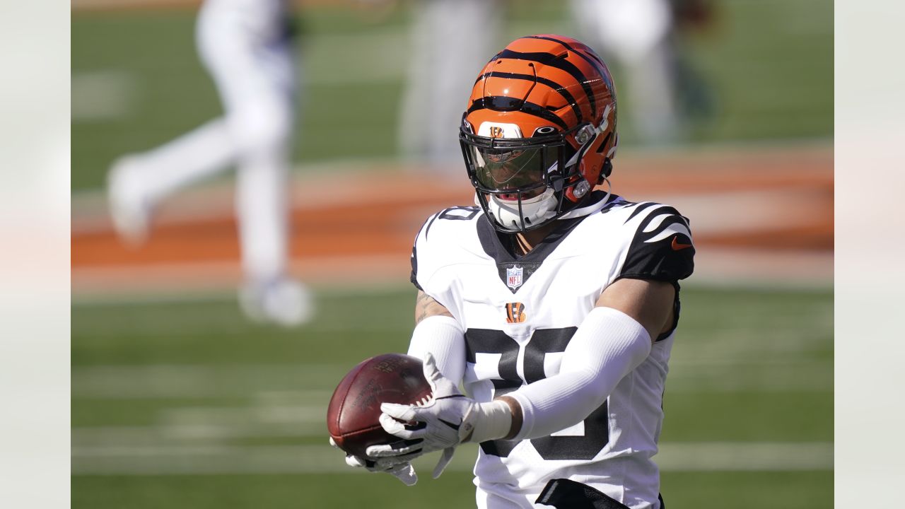 Bengals Line Up Titans To Take 17-7 Half-Time Lead