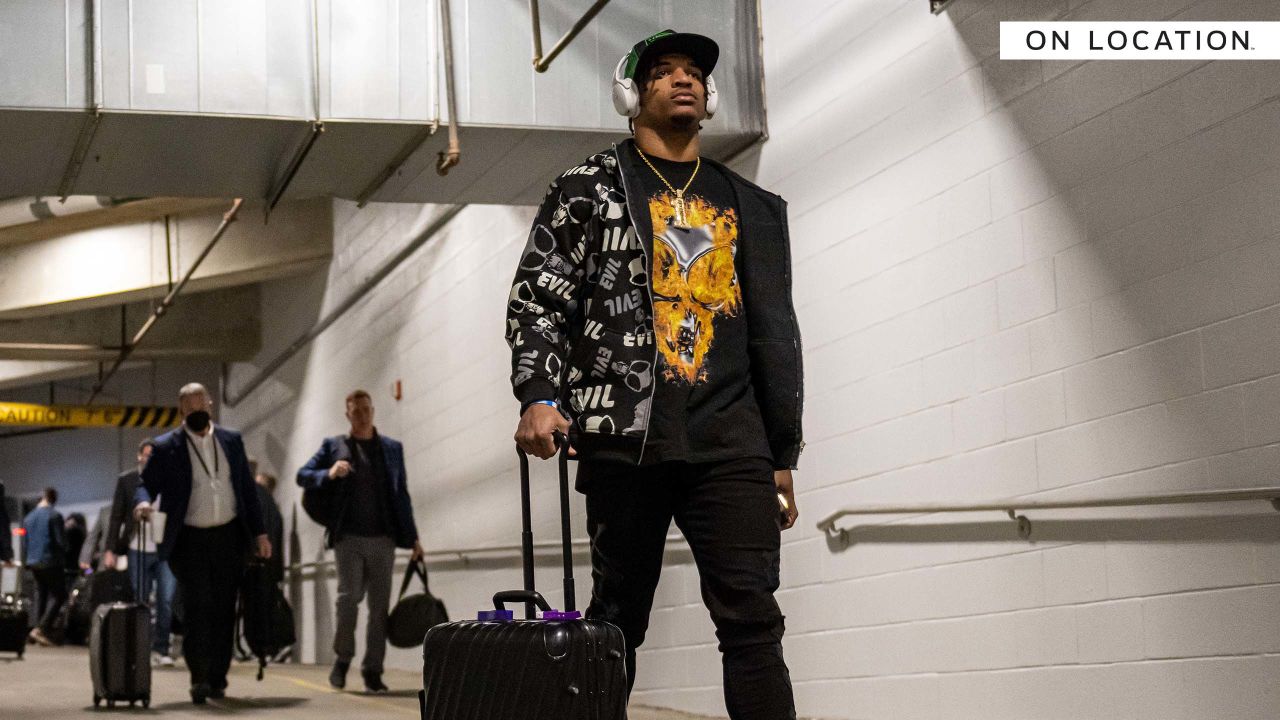 Photo Gallery: Bengals Arrive At Nissan Stadium For The AFC Divisional Round