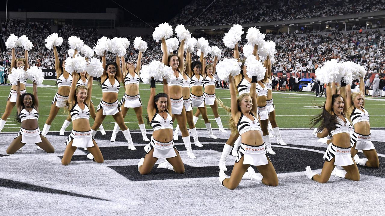 Photos  Ben-Gals Cheerleaders Take On Week 1 of the 2022 Season