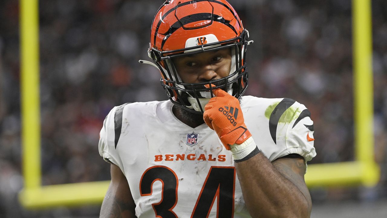 Cincinnati Bengals defeat the Las Vegas Raiders 32-13 behind Joe Mixon's  two touchdowns