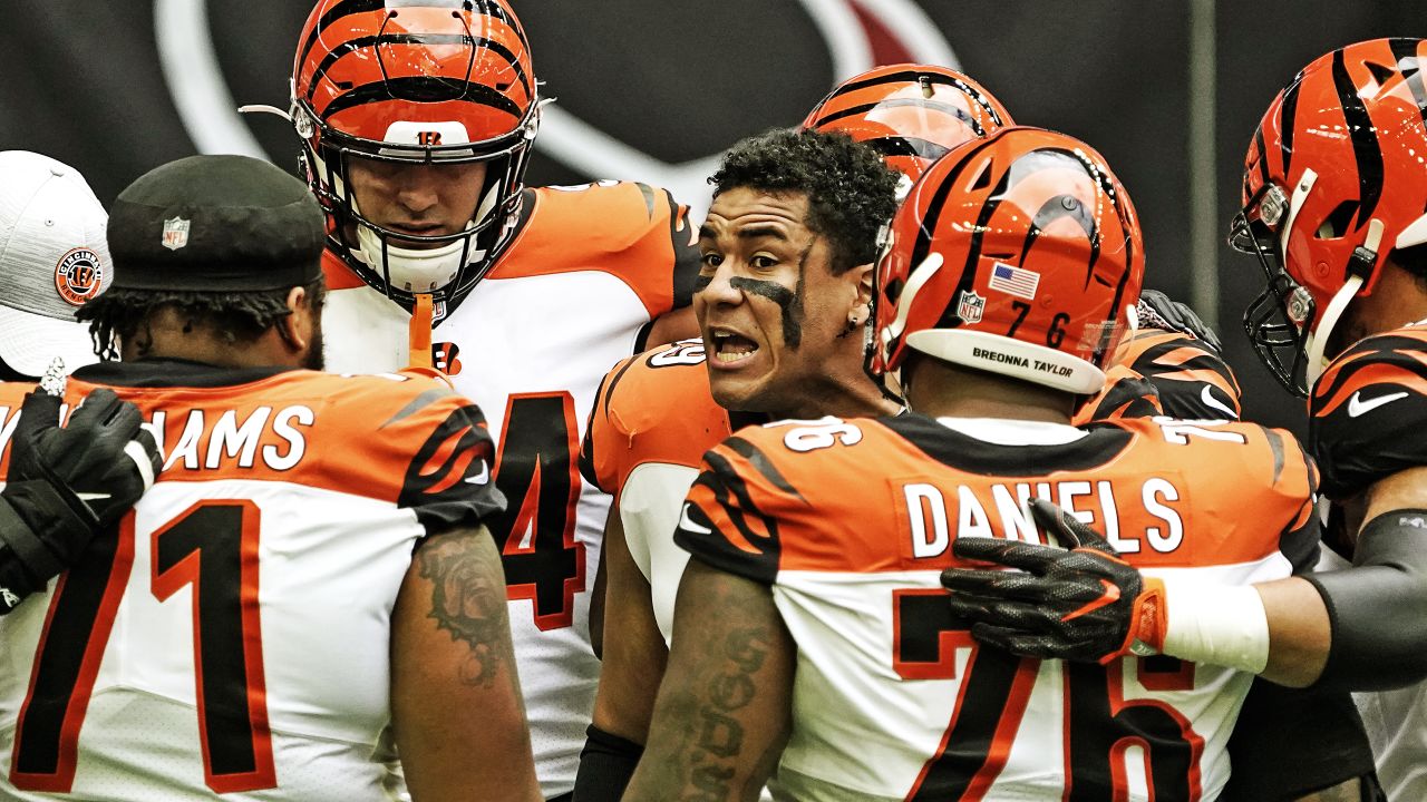 Cincinnati Bengals defeat the Houston Texans 37-31 in Week 16.