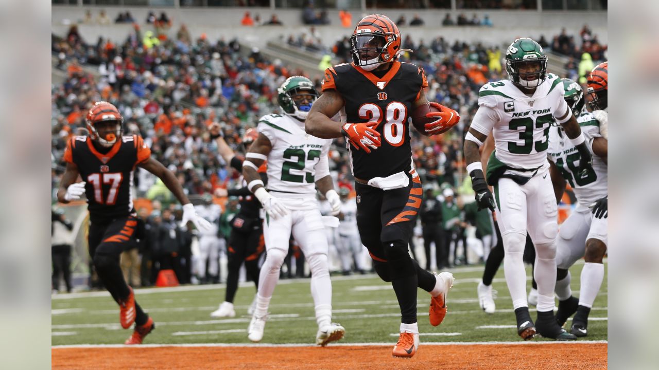 East Rutherford, New Jersey, USA: November 3, 2021, Cincinnati Bengals  running back Joe Mixon (28) gets flipped after making a long run during a  NFL football game against the New York Jets