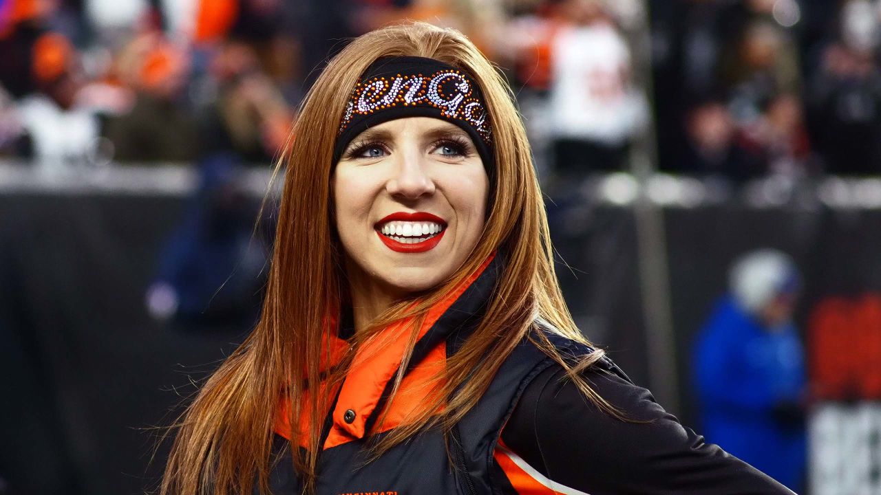 Photo Gallery: Cheerleaders Perform vs. Raiders