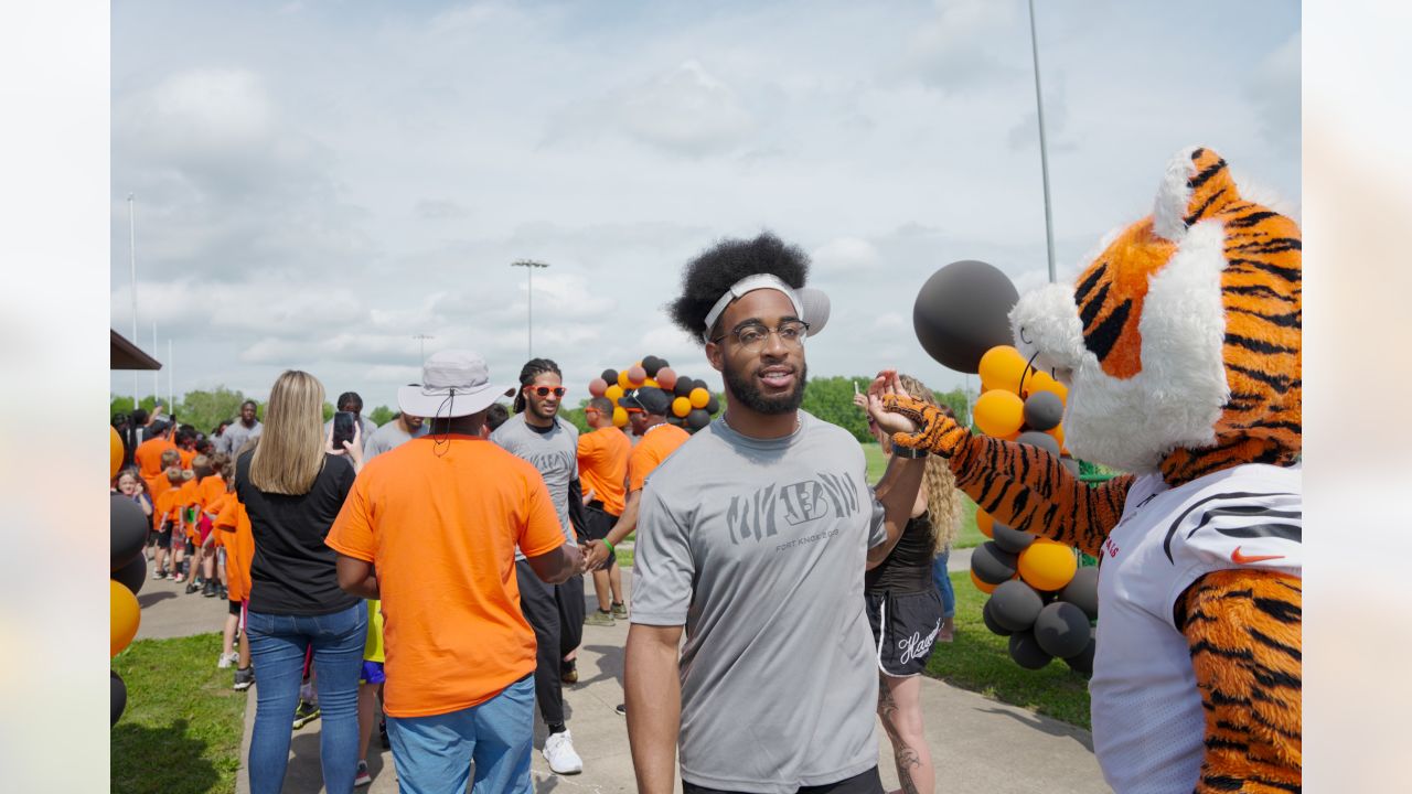 Who Dey!' Cincinnati Bengals score big at Fort Knox visit