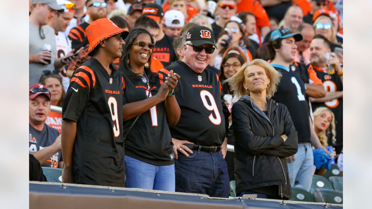 Fans flock to stores to find Bengals gear