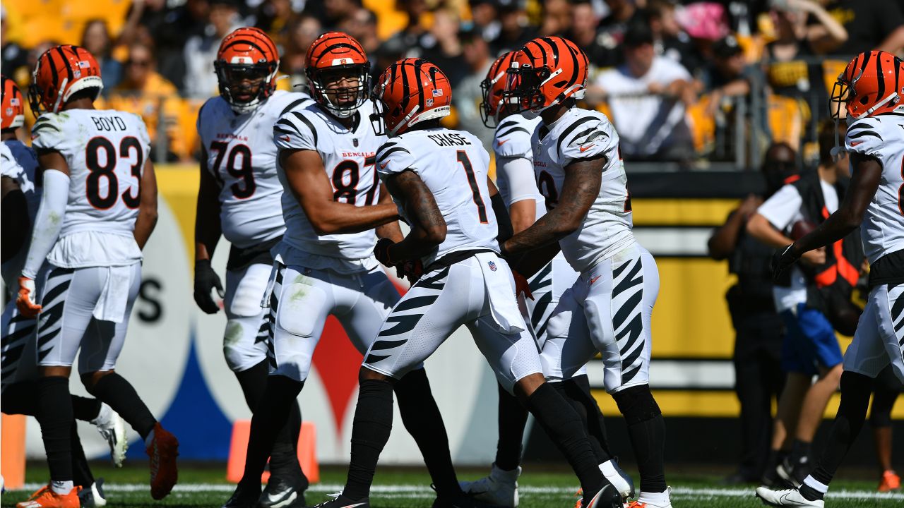 Cincinnati Bengals defeat the Pittsburgh Steelers 24-10 behind Joe Burrow's  three touchdown passes