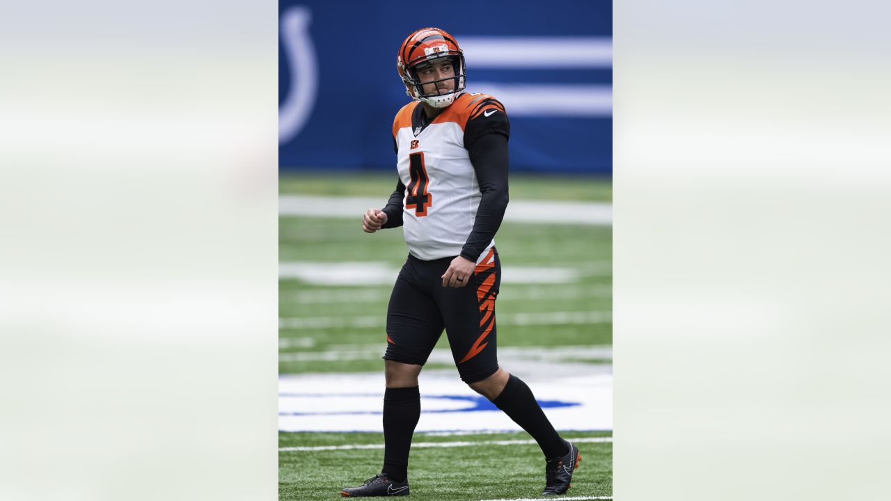 Cincinnati Bengals' Samaje Perine (34) stretches next to a Crucial Catch  sign before an NFL football game against the Indianapolis Colts, Sunday,  Oct. 18, 2020, in Indianapolis. (AP Photo/Michael Conroy Stock Photo - Alamy