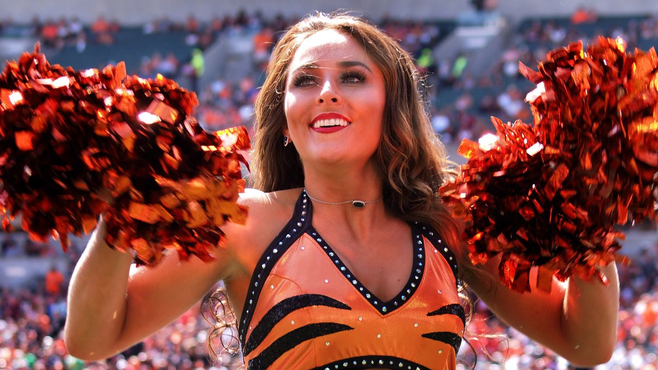 Photo Gallery: Cheerleaders Perform Vs. 49ers