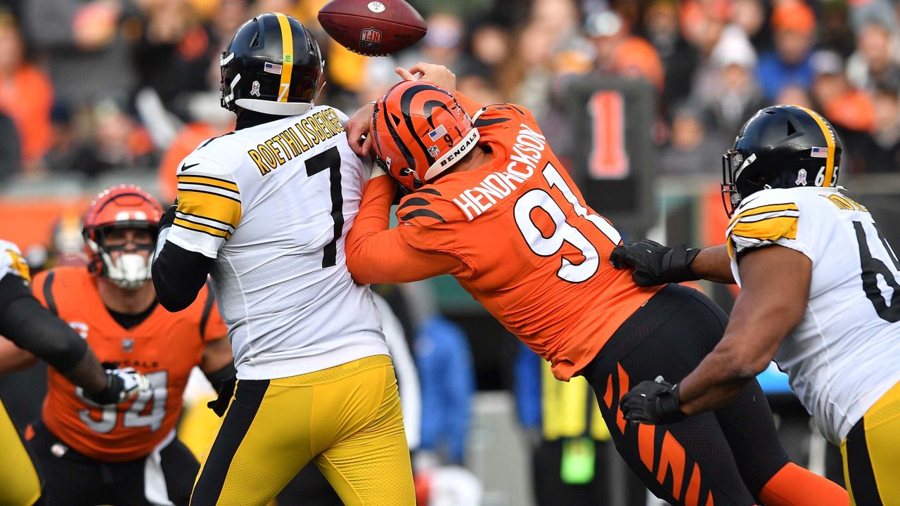 Bengals fall to the Steelers, 16-10.