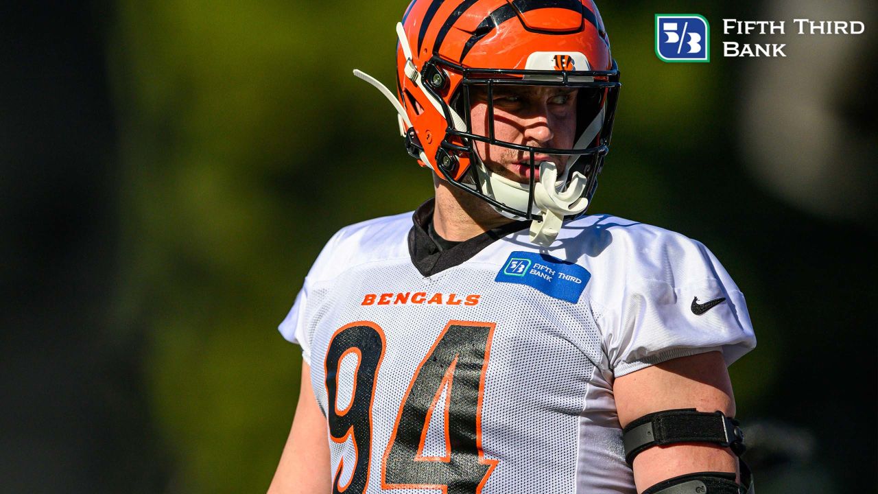 Cincinnati Bengals TE C.J. Uzomah Gives Fiery Pregame Speech Ahead of  Playoff Showdown With Tennessee Titans - Sports Illustrated Cincinnati  Bengals News, Analysis and More