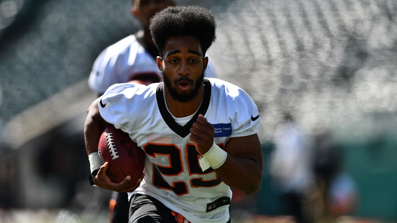 Cincinnati Bengals' Running Back Chris Evans Receives Praise After Rookie  Minicamp - Sports Illustrated Cincinnati Bengals News, Analysis and More