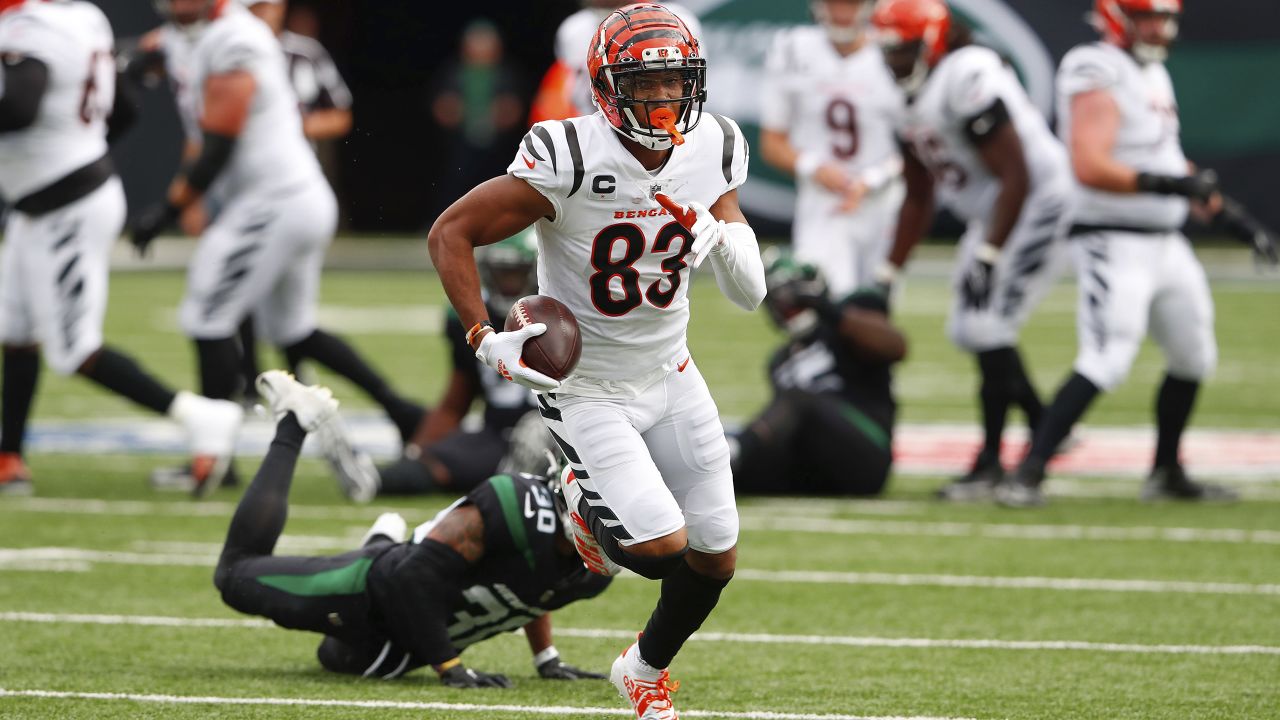 East Rutherford, New Jersey, USA: November 3, 2021, Cincinnati Bengals  defensive end Sam Hubbard (94) during a NFL football game against the New  York Jets at MetLife Stadium in East Rutherford, New